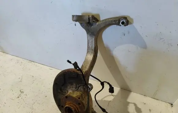 Audi A4 S4 B7 8E 8H Front wheel hub spindle knuckle