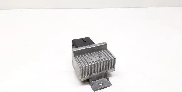 Citroen C5 Glow plug pre-heat relay 132122 1321220517