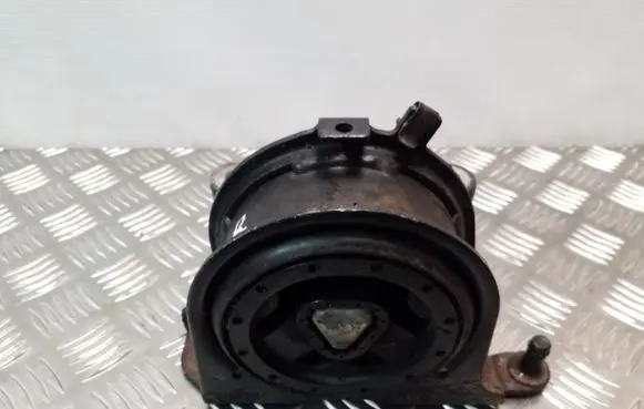Chrysler Grand Voyager IV Engine mount bracket