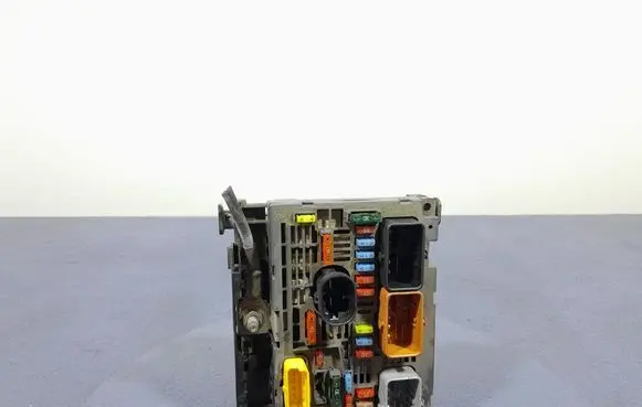 Citroen C4 Grand Picasso Fuse box set 9666700580