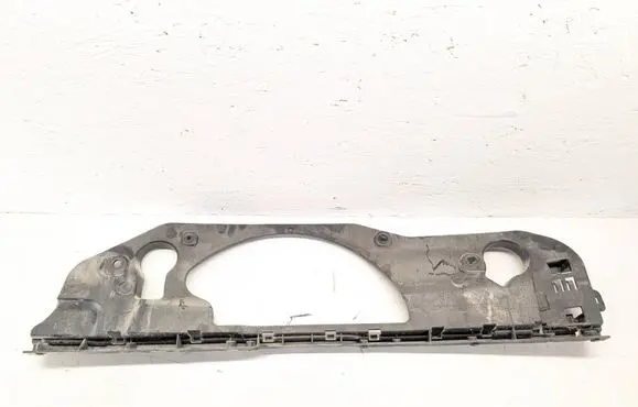 Rear bumper mounting bracket