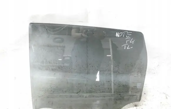 Nissan Note (E11) Sliding door window/glass 8200973738