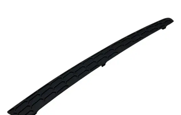Front bumper splitter molding