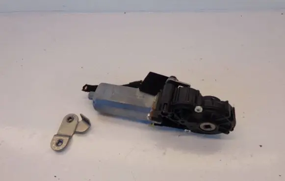 Volvo XC70 Seat adjustment motor 0390203246