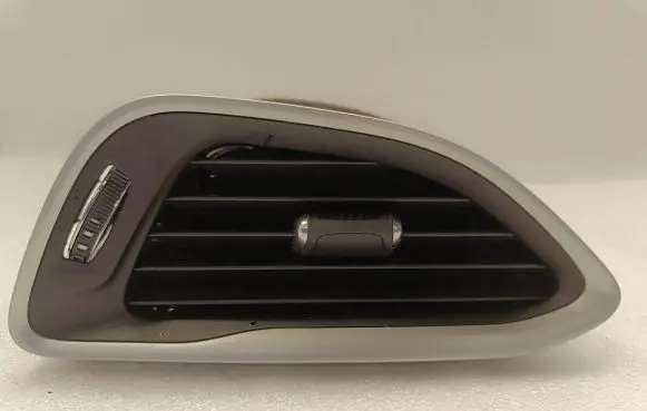 Chrysler Pacifica Cabin air duct channel 6EC031X9AB Y0004858 S000000078
