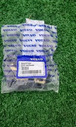 Volvo S60 Fender mounting bracket ACW4749
