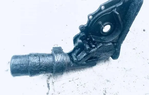 Volkswagen Golf V Oil filter cover 