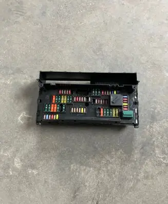 BMW 5 F10 F11 Fuse module 9252815 317033442 04571681