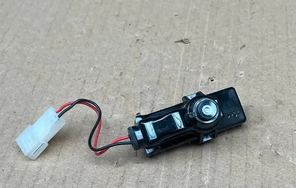 Volkswagen Polo V 6R Rear glass lock/latch E492 5FB945292C