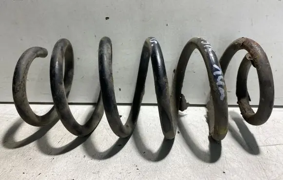 Toyota Avensis T270 Rear coil spring