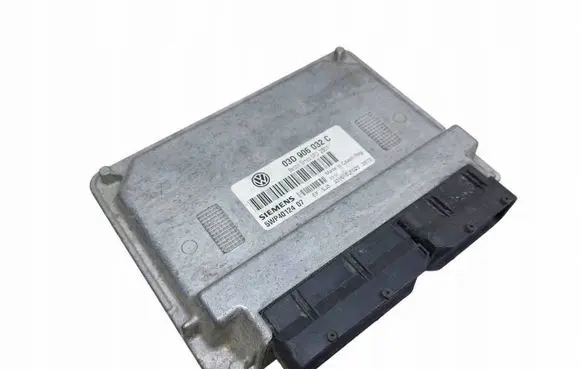 Volkswagen Polo Engine control unit/module 03D906032C 5WP4012407 3PD2501
