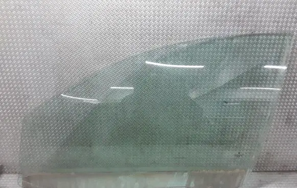 Chrysler Pacifica Front door window glass four-door