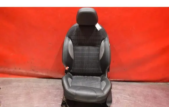 Peugeot 2008 I Front driver seat 