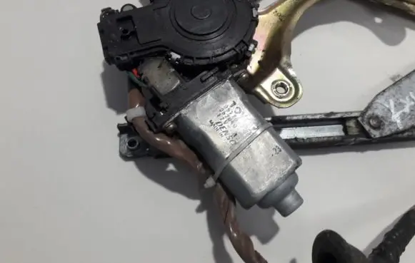 Lexus GS 300 400 430 Front door window regulator motor 8572030280 85720-30280