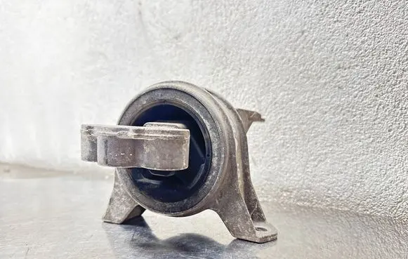 Opel Zafira B Engine mount bracket 90539246