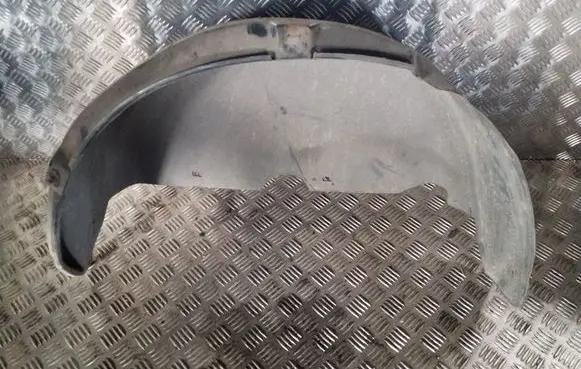 Rear arch fender liner splash guards