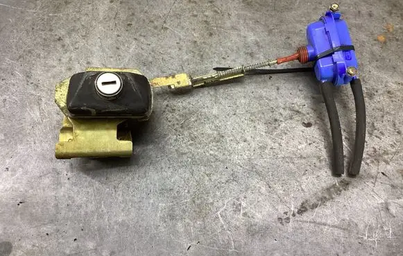 Mercedes-Benz W123 Loading door lock 