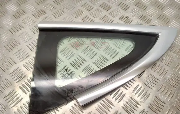 Rear vent window glass