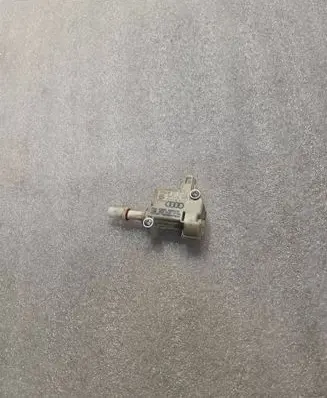 Audi A8 S8 D3 4E Fuel tank cap lock motor 4E0810773A 3B0959782A