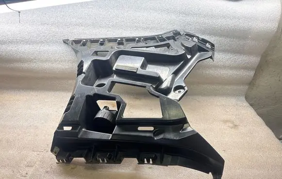BMW 4 G22 G23 G24 G26 Front bumper mounting bracket 8737071 15857711