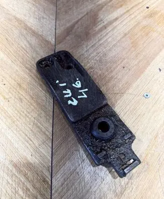 Opel Insignia A Radiator mount bracket 13243026
