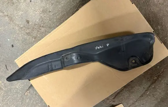 Skoda Yeti (5L) Fender end trim 5L0821112