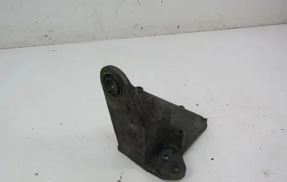 Volkswagen PASSAT B5.5 Engine mounting bracket 