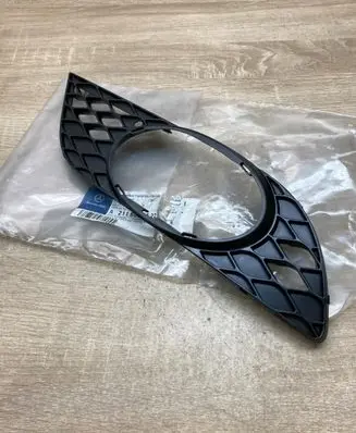 Mercedes-Benz E W211 Front fog light trim/grill A2118850422