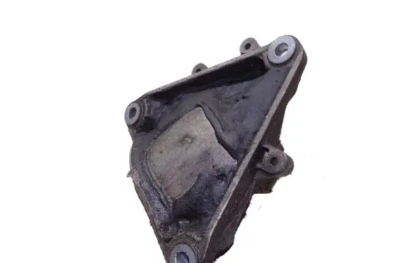 Gearbox mounting bracket