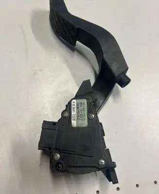 Volkswagen PASSAT B5.5 Accelerator throttle pedal 6PV00837603 8D1721523F