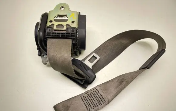 Audi A4 S4 B7 8E 8H Front seatbelt 8H0857706C 12012006 607481600A