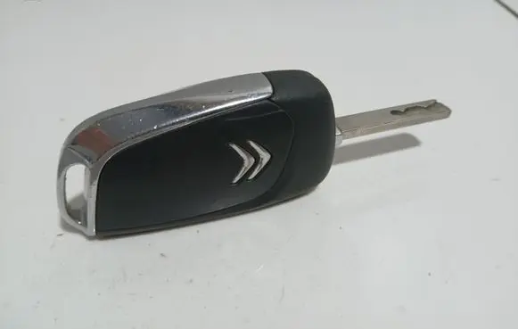 Citroen C4 II Ignition key/card 9665975480