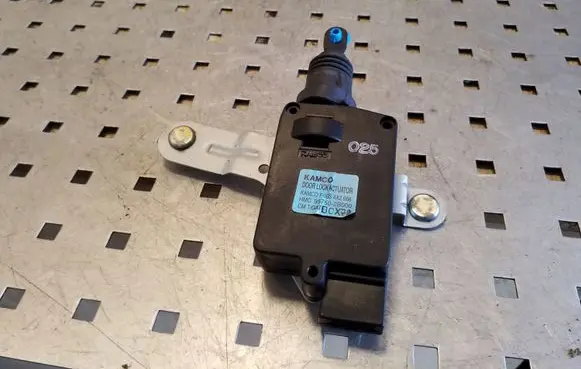Hyundai Santa Fe Tailgate boot lock/latch motor 957502B000