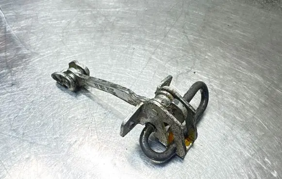 Opel Meriva A Rear door check strap stopper 13186209