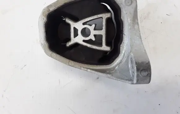 Volvo XC90 Engine mount bracket 31480565