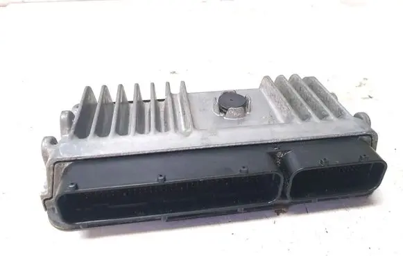 Toyota Avensis T270 Engine control unit/module 8966105M80