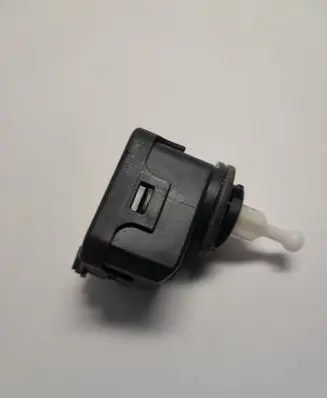 Volkswagen PASSAT B5.5 Headlight level adjustment motor 
