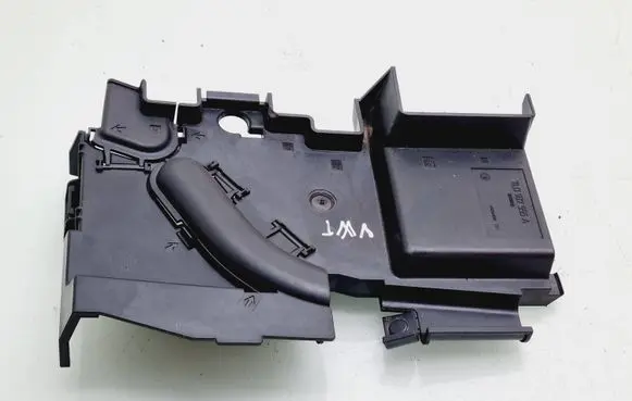 Volkswagen Touareg I Fuse box cover 7L0937555A