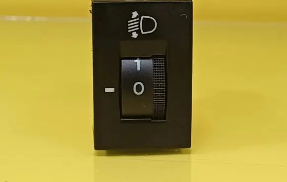 Hyundai Matrix Headlight level height control switch 9337017000