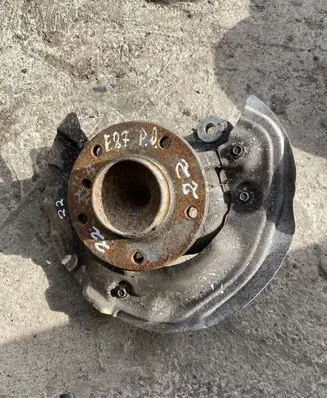 BMW 1 E82 E88 Front wheel hub 6764444
