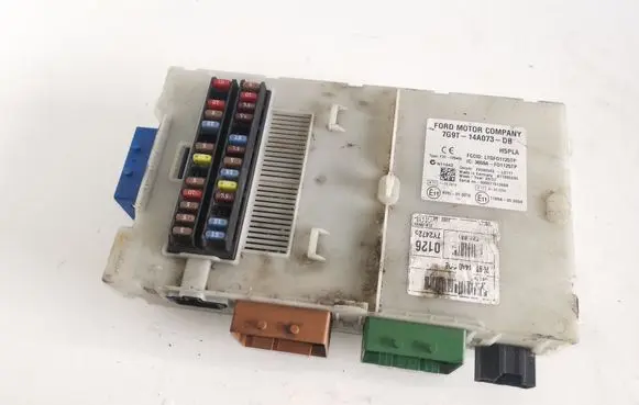 Ford Mondeo MK IV Fuse module 7G9T14A073DB