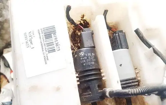 BMW 5 F10 F11 Windscreen/windshield washer pump 8362154