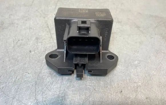 Ford Edge II Fuel pump relay FU5A9D370KA