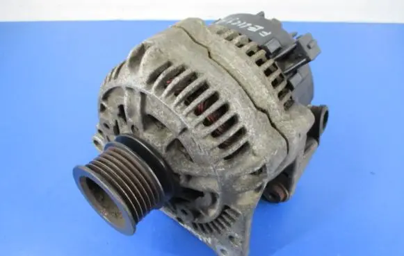 Volkswagen PASSAT B2 Generator/alternator 068903029R
