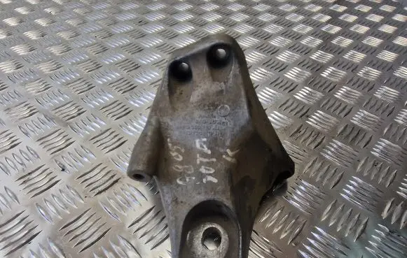 Audi A8 S8 D3 4E Gearbox mounting bracket 4E0399113AJ