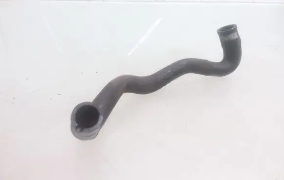 Opel Vectra C Breather hose/pipe 551844950