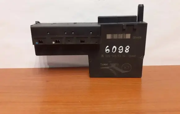 Mercedes-Benz E W210 Fuse module 6098 0225455332