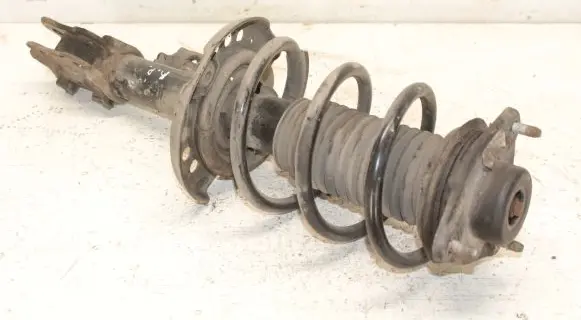 Hyundai i40 Front shock absorber with coil spring 546513Z430