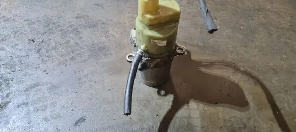 Volvo C30 Power steering pump 5N513K514CB 31302200