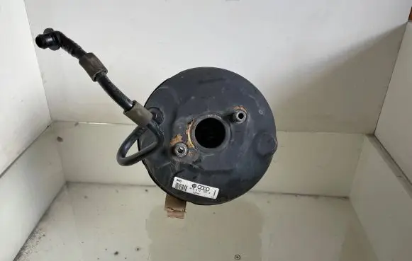 Audi A6 S6 C6 4F Brake booster 4F0612105G 137R